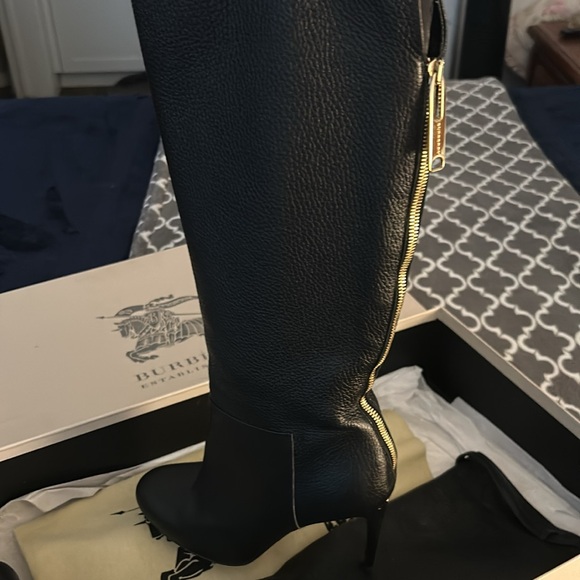 Burberry Heritage Grain Knee High Heel Boots - Picture 3 of 8